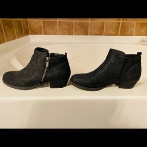 Carlos by Carlos Santana women’s Brie ankle boot